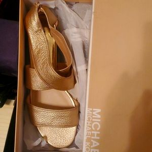 Shoe